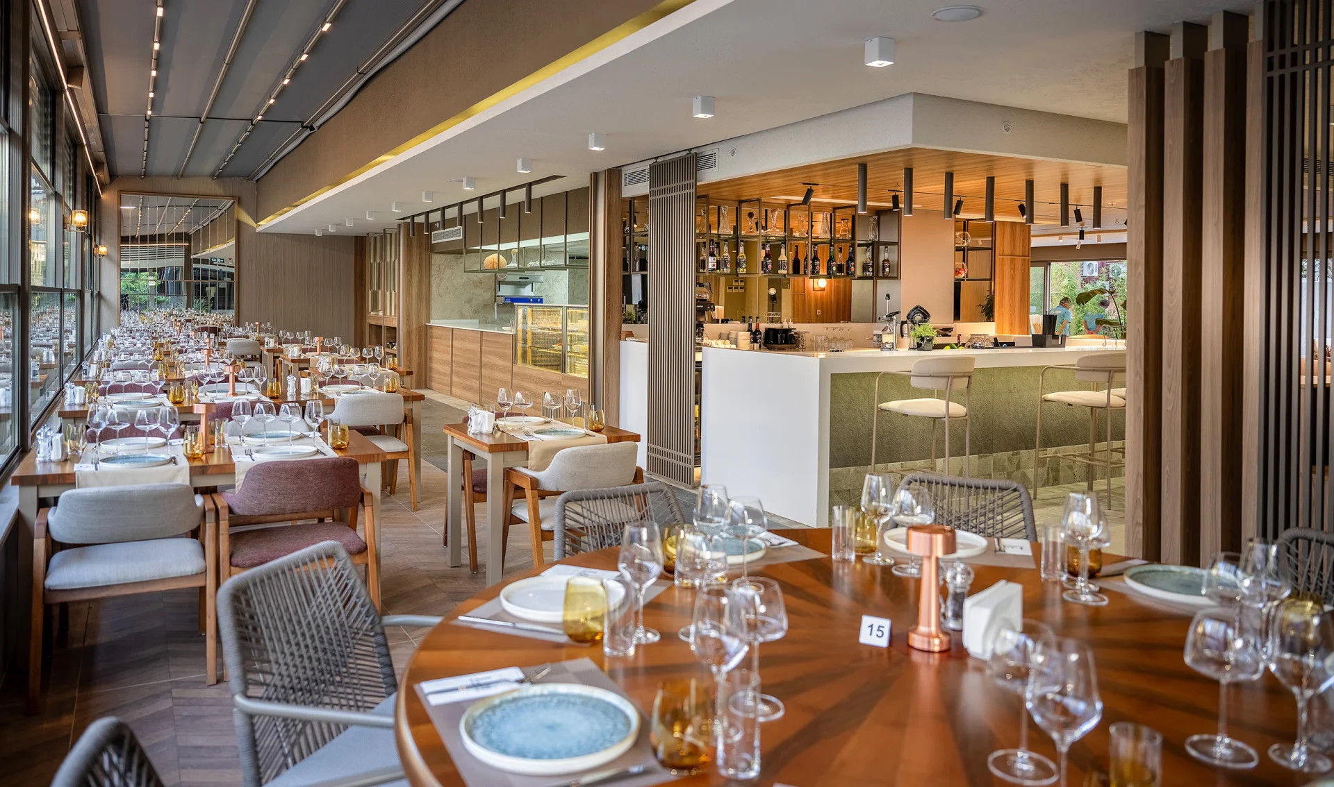 Lei Restaurant & Bar
